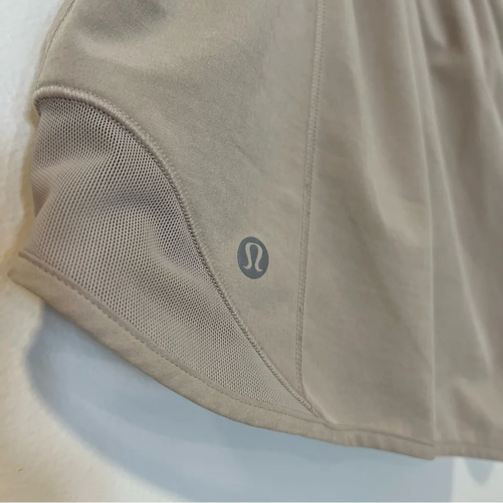 Lululemon Hotty Hot High Rise Lined shorts 2.5” beige